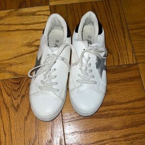 White sneakers with a silver star! Anna brand